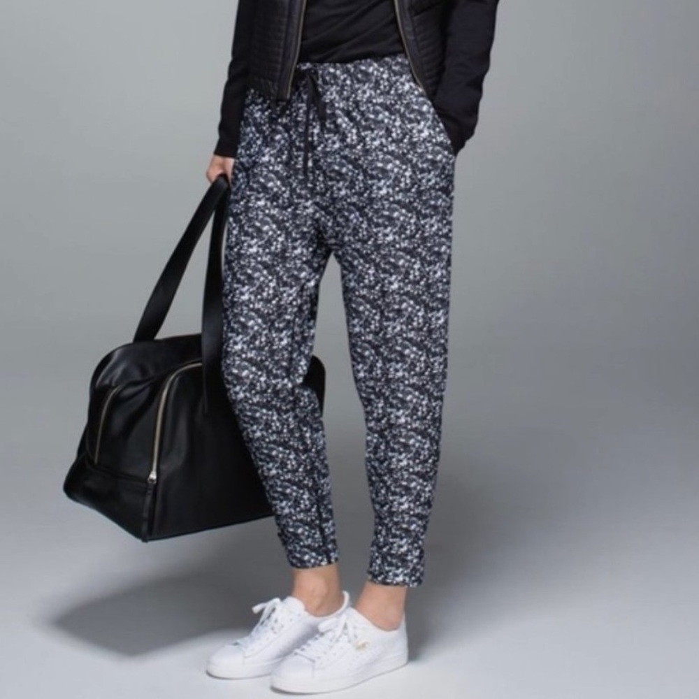 Lululemon Jet Crop Shimmy Shimmer Jogger